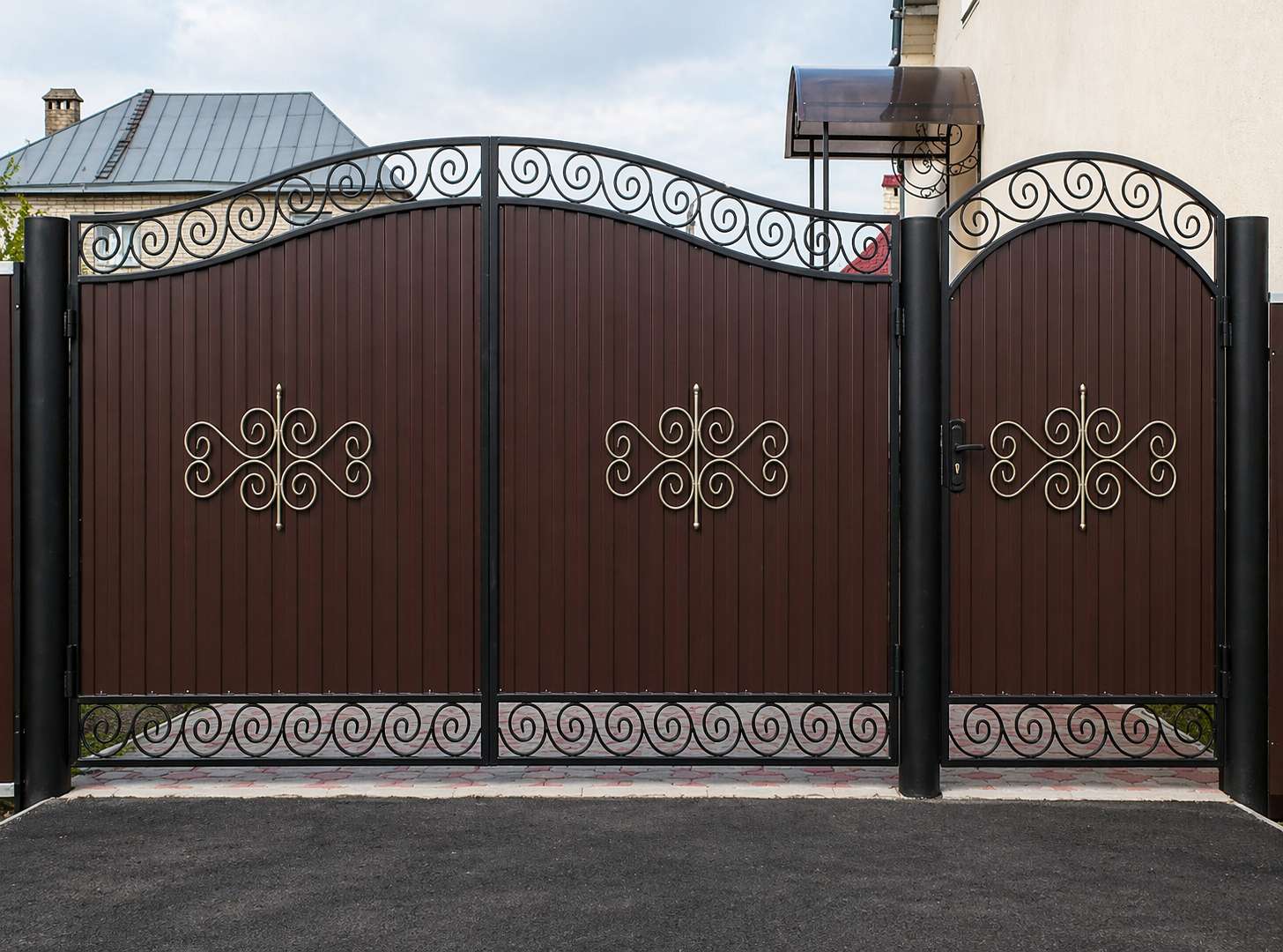 Калитка с металлическим каркасом